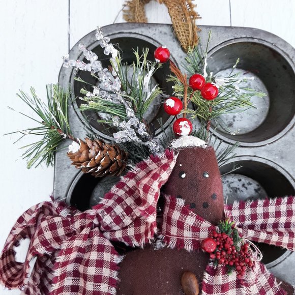 HANDMADE Christmas Gingerbread Vintage Repurposed Muffin Tin Primitive Country - Picture 7 of 8
